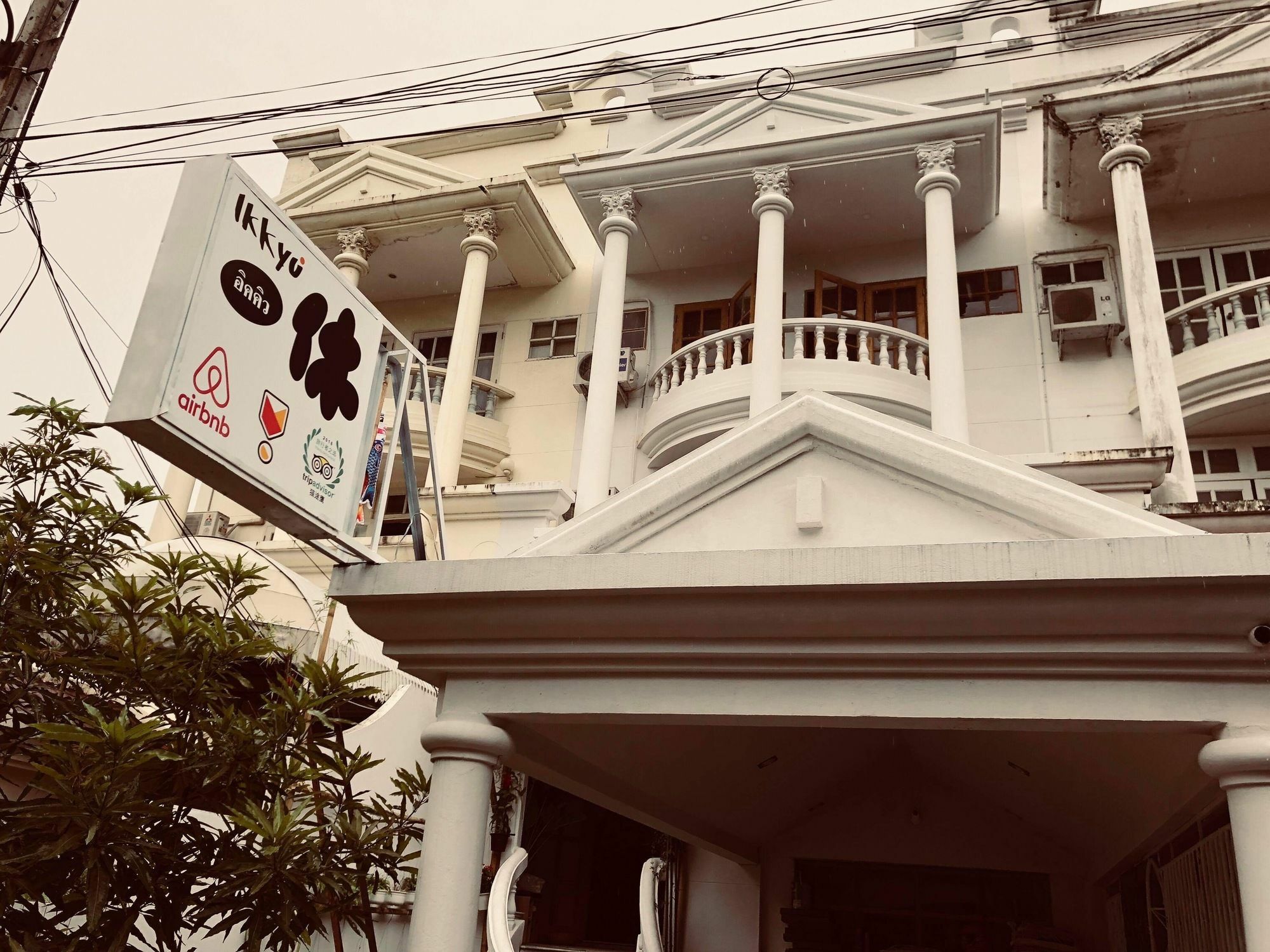 Ikkyu Nimman Chiang Mai Bed & Breakfast Bagian luar foto